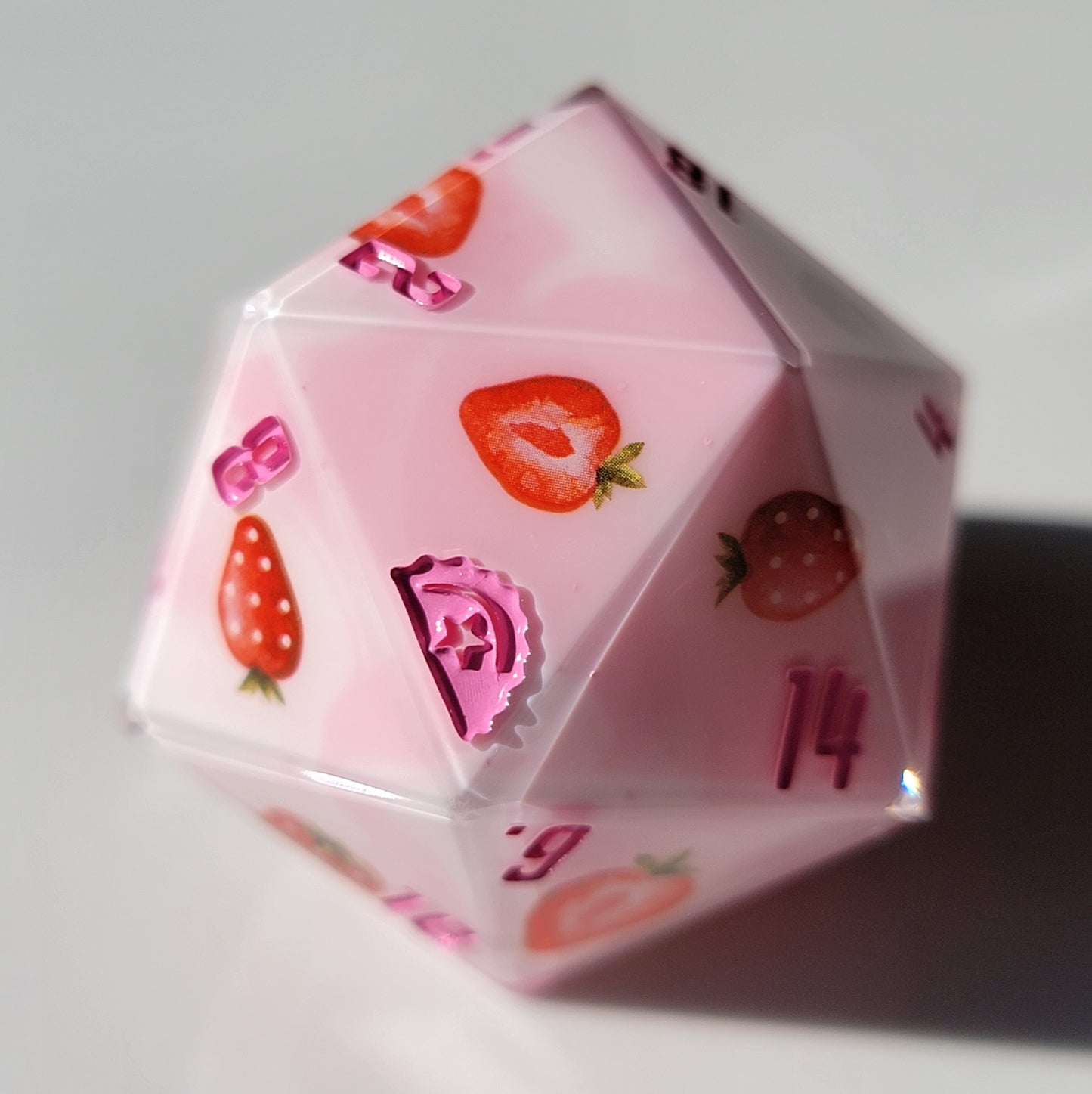 Strawberry Creme - 30mm D20